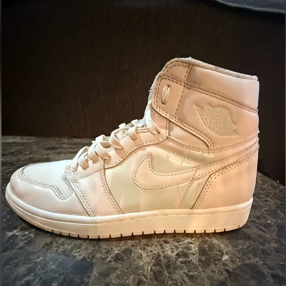 Nike. Air Jordan 1 Retro High OG 'Guava Ice’. Size 8.